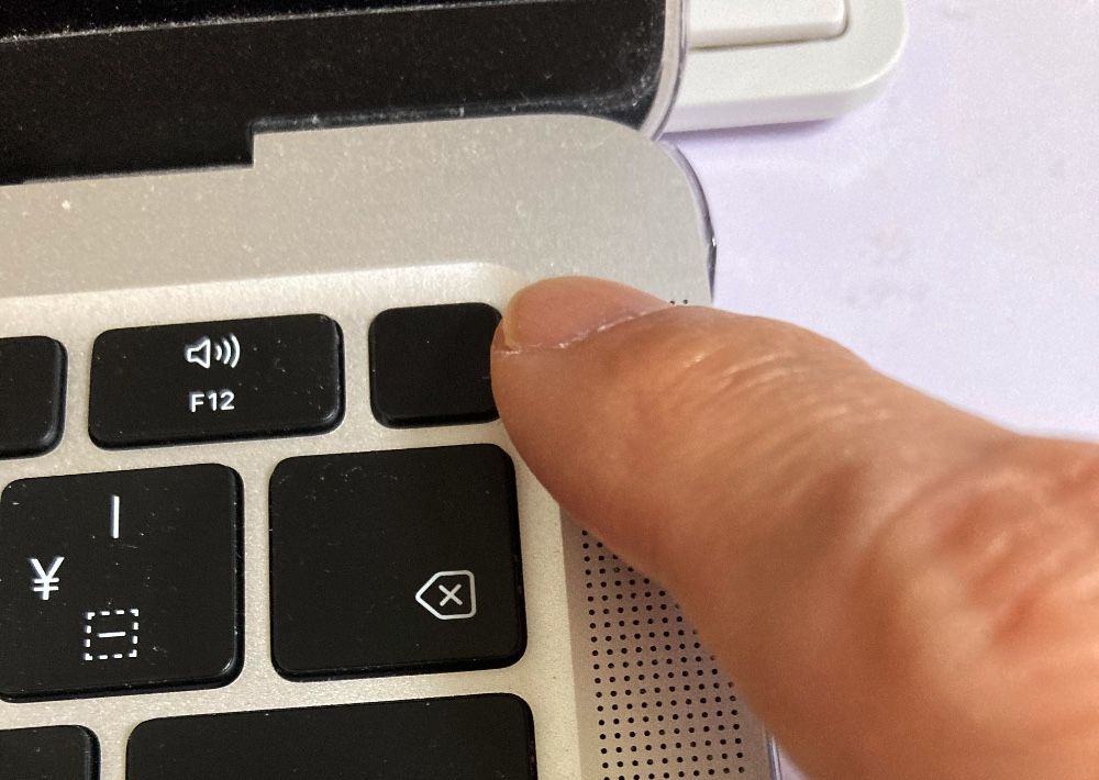MacBook電源ボタン