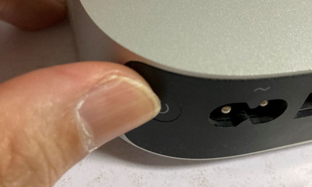 Mac mini電源ボタン