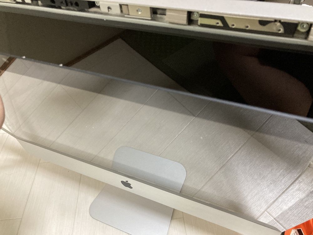 iMac Late 2009の前面のガラスパネルを取り外す
